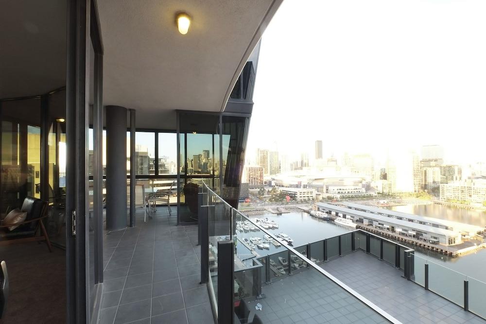 Acd Apartments Melbourne Exterior photo
