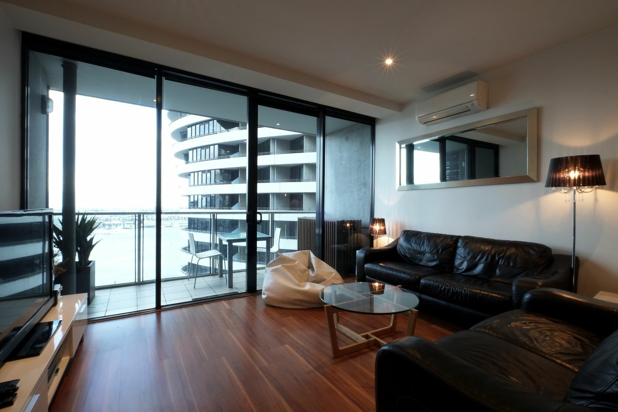 Acd Apartments Melbourne Exterior photo